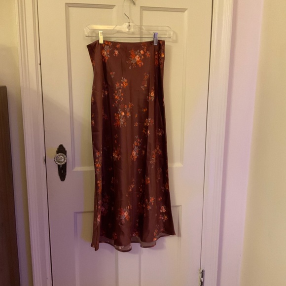 Reformation Pratt Silk Midi Skirt in Nona Size 4 - Picture 4 of 9